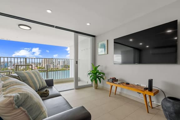 11E (890 Ash.Avenue)